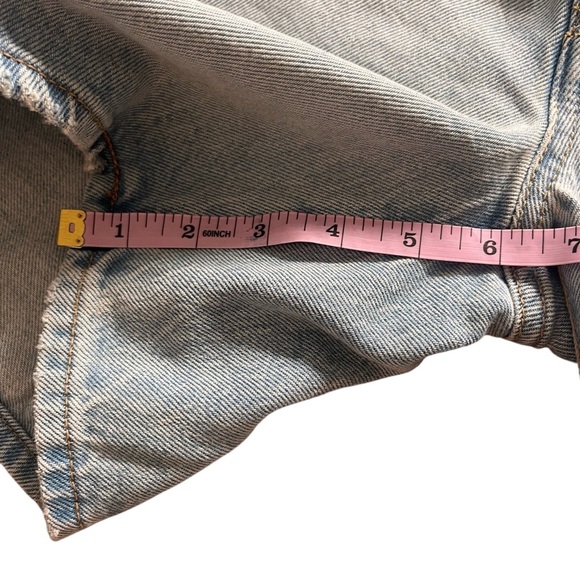 Levi’s 501® MID‎ THIGH High Rise Women's Shorts Medium Wash Size 28 - Picture 9 of 10